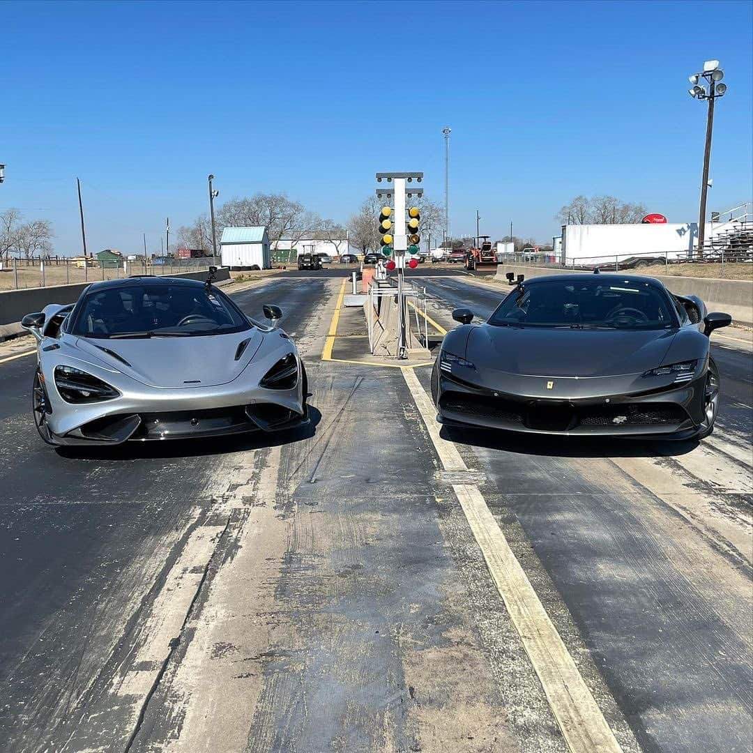 CARLiFESTYLEさんのインスタグラム写真 - (CARLiFESTYLEInstagram)「McLaren 765LT vs Ferrari SF90! 👀 Full video on @dragtimescom YT. Comment below who you think won. @hennesseyperformance @doctorv12」2月23日 12時56分 - carlifestyle