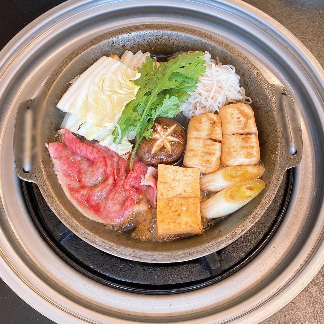 奥本陽菜さんのインスタグラム写真 - (奥本陽菜Instagram)「美味しすぎた、、🤤 ・ ・ ・ ・ ・ ・ #すき焼き」2月23日 12時57分 - hinanohiroshima