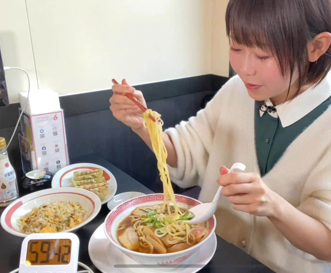 おごせ綾さんのインスタグラム写真 - (おごせ綾Instagram)「【幸楽苑】60分食べ放題❗️大食いYouTuberならいくら分食べられる？(アレンジメニューも✨【大食い】 https://youtu.be/JrbsKWjwPas  大好きな幸楽苑さんの夢の食べ放題が夢過ぎて…  幸楽苑さん公式ホームページ https://www.kourakuen.co.jp/  #幸楽苑#食べ放題#ラーメン#らーめん #らーめん部 #新潟ラーメン#ラーメン巡り#麺活#麺活動 #ラーメンインスタグラマー大食い女子 #おごせ綾#にいがた#新潟#ニイガタ#niigata #gourmet#yummymummies#yummy#gourmet#delicious #グルメ#飲食店を盛り上げたい#美味しいもの#グルメ#食べ歩き#美味しいもの好きと繋がりたい#グルメな人と繋がりたい#YouTube#餃子#チャーハン#背脂」2月23日 12時59分 - ogose0123