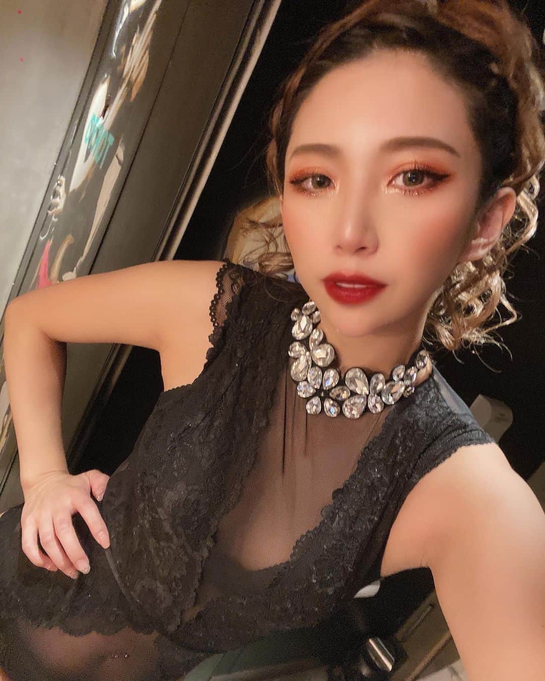 REIちぇるのインスタグラム：「昨日はちずみん4周年イベント。 とても楽しかったです✨  みなさんたくさん仲良くしてくれて ありがとうございます😆  たくさんチップいただいたのに、写真撮り忘れたので、来週撮って載せます💕  #partyon #バーレスク東京」
