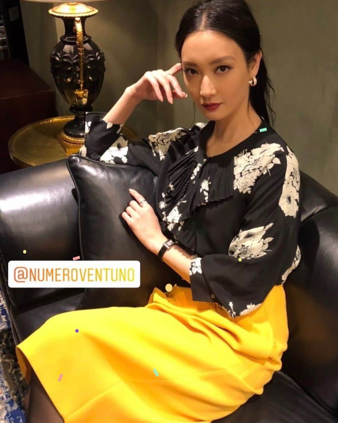 Taki Tanakaのインスタグラム：「@nanao_official  in #N21  #菜々緒 さん #ヌメロヴェントゥーノ  TBSテレビ📺 「火曜ドラマ『オー！マイ・ボス！恋は別冊で』」  @numeroventuno  @alessandrodellacqua  @iza_official  #SHOPIZAcom #オーマイボス恋は別冊で   #izastagram」