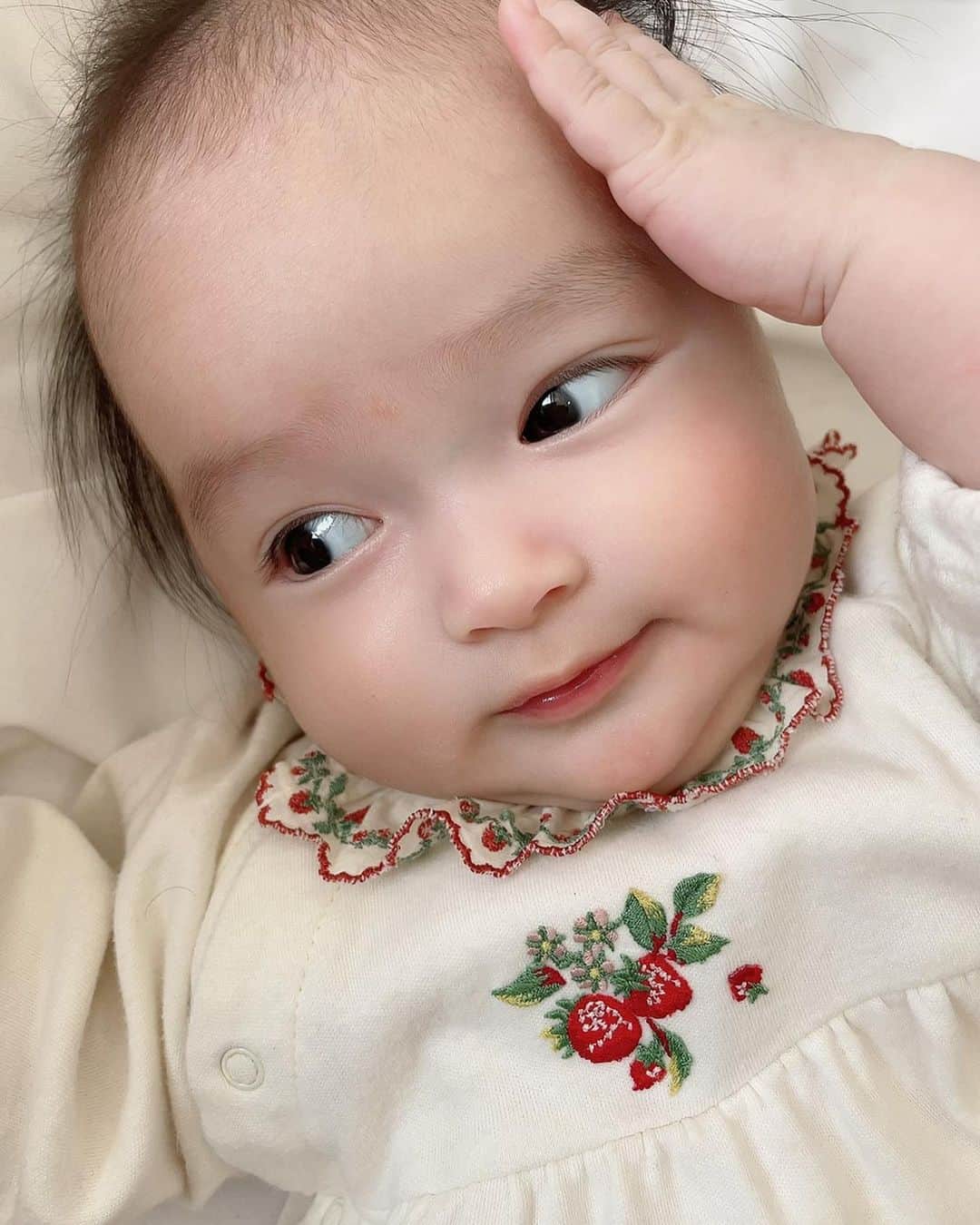 アレクサンダーのインスタグラム：「生後4ヶ月❤️ ありがとう😊 良い子だな❤️ #赤ちゃん」