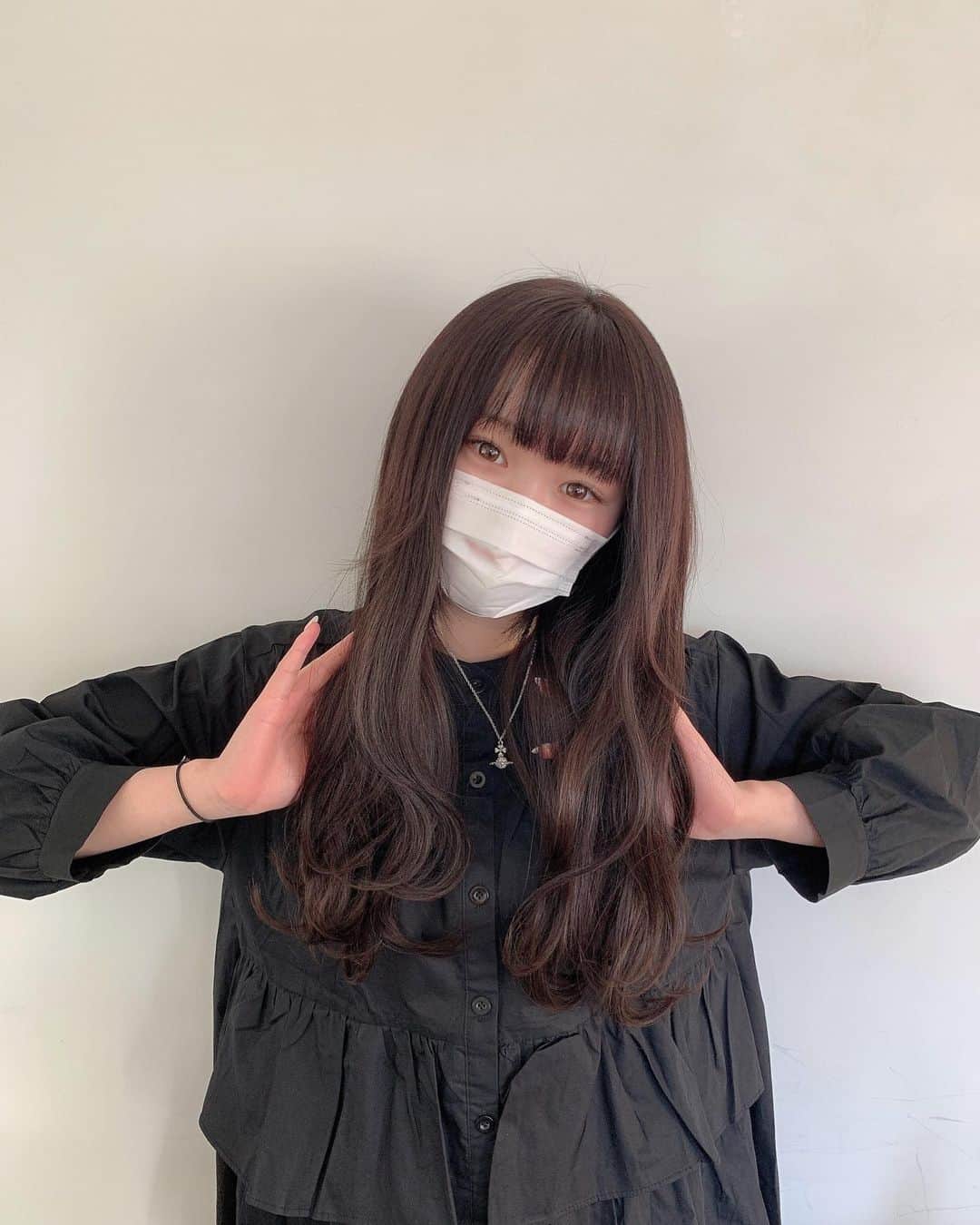 平野夢来（ゆぴぴ）のインスタグラム：「. 今回も佐伯さんにエクつけていただきました❕ . 暗めで大人っぽく、、 エクステなのにとても馴染んでてドライヤーも そんなに時間かからないからありがたすぎる、、、😹 . ありがとうございました🙌🤍 . #エクステ #シールエクステ」