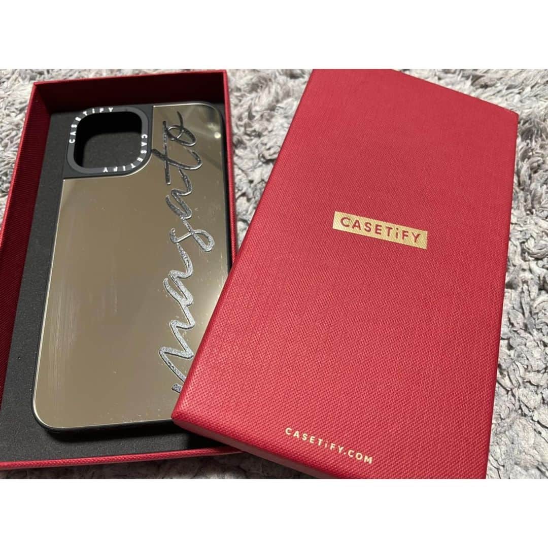 久保田雅人のインスタグラム：「→ @casetify_jp さんからiPhoneケースを頂きました♪ ありがとうございます🙇 → New iPhone case📱 → 名前入りミラーケース とてもオシャレでデザインもいいので皆さんも是非カスタマイズして作って見てください⭐️ → @CASETiFY @CASETiFY_jp #CASETiFY #CASETiFYミラーケース #StateYourCase」