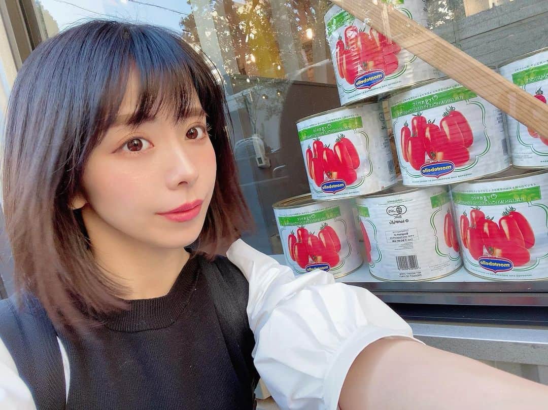 まんまるとまとのインスタグラム：「Warm these days It's spring🌸 ・ トマト缶🍅🥫 風強いけど あったかくていいね☺︎ 風強いし花粉すごくて 鼻水でる🌷 お洋服は @fifth_store  のだよ！！4000円くらいの👚 ・ ・ ・ ・ ・ #ショートヘア #黒髪 #自然光  #イチナナ #17live #イチナナライブ  #ワンピース #裸眼メイク #自まつ毛  #透明感 #美白ケア #セルフィー #量産型コーデ #量産型 #量産型メイク  #銀座カフェ #サロンモデル #fifth  #ootd #japanesegirl #shorthair  #amime #otaku #Ginza #japanmakeup #idol #cosplay」