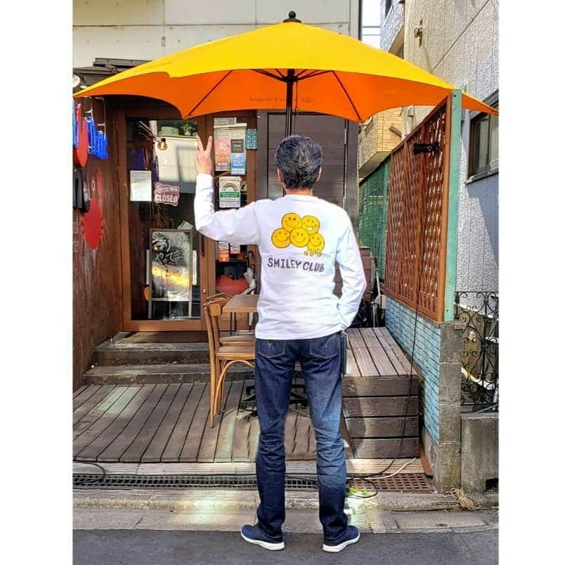 布川敏和さんのインスタグラム写真 - (布川敏和Instagram)「皆さん、日々是好日～(^o^)/  今日は 衣装合わせ～👕👖  私服で着てった Ｔシャツのバックプリントが可愛かったんで～📱✨  皆で 笑顔で, Smiley Club ～v(ˊᗜˋ*) . #布川敏和」2月23日 13時34分 - fukawatoshikazu