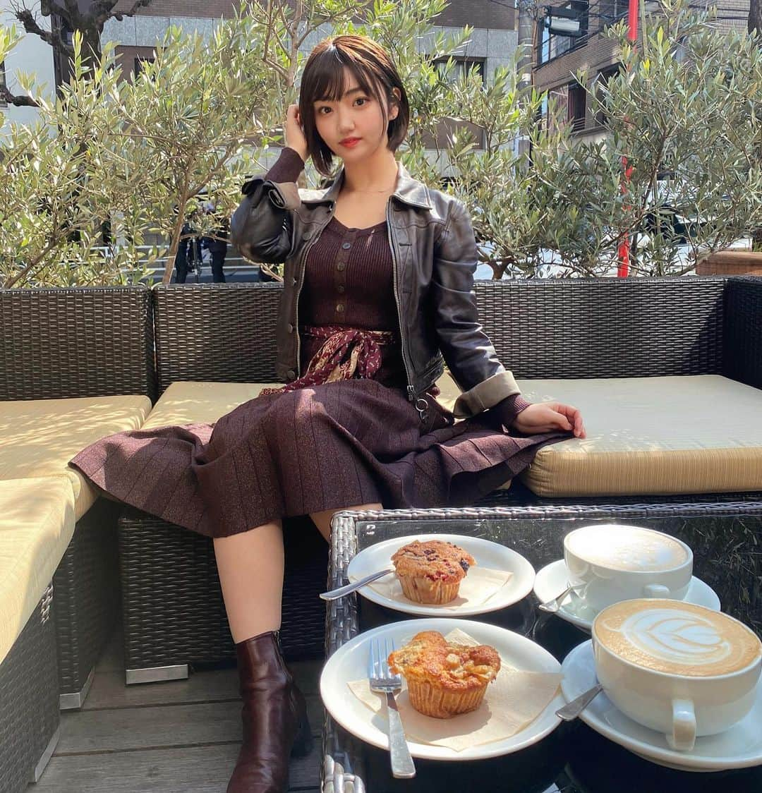 東美希さんのインスタグラム写真 - (東美希Instagram)「DAIKANYAMA _#urthcafe _ . #jacket /#diesel #onepiece /#lilybrown  . . . #ぽかぽか陽気 #代官山カフェ #代官山　#ショッピング #外見に執着しない　#中身を磨こう #アンチに負けない　#ショートボブ #はよ伸びて」2月23日 13時48分 - amisar11