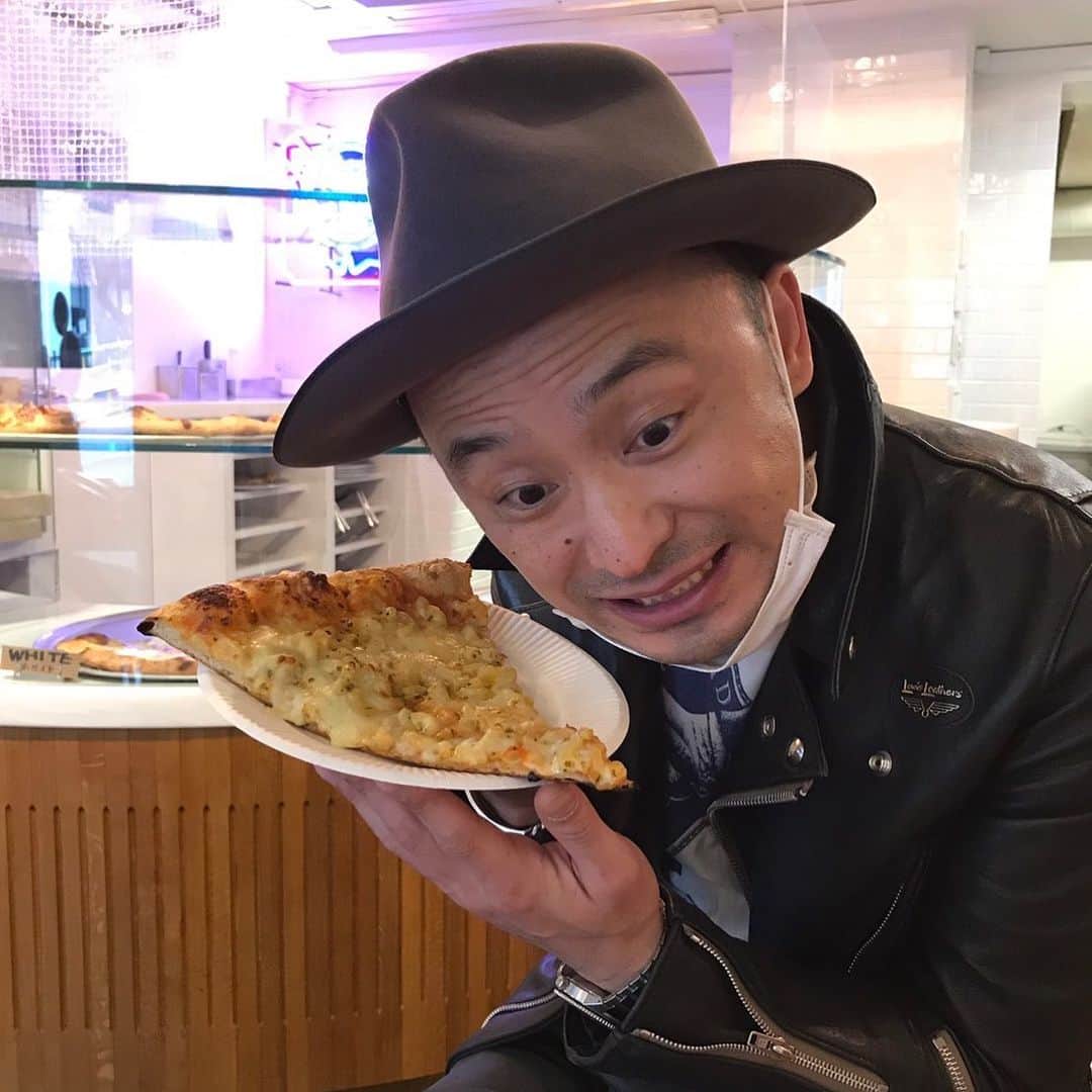 野村浩二さんのインスタグラム写真 - (野村浩二Instagram)「カリフォルニアにスケーターに愛されているというピザ屋「PIZZANISTA!」に行ってきた！ カリフォルニアの風を感じた。 #江戸むらさき野村　#pizzanistatokyo」2月23日 13時51分 - nomura_kouji