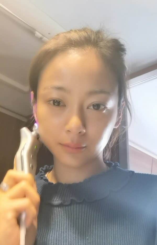 脇田恵子のインスタグラム：「コンパクトだから持ち運べて寝起きパンパン解消🤪💘」