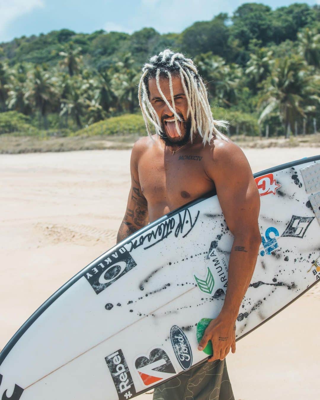 イタロ・フェレイラのインスタグラム：「“ É DIFERENTE DOS IGUAIS“...🔥✨😏#dreads #vibe (🎥 @marcelo_buchecha ) @estudiobaroni brocou」