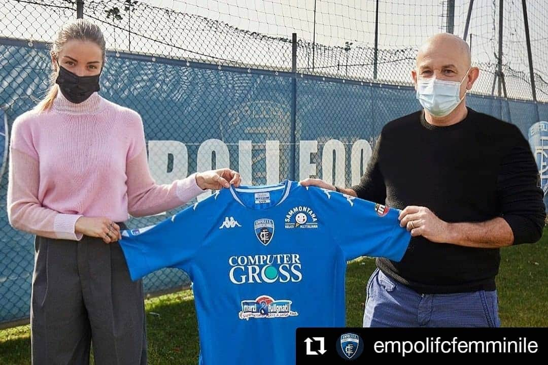 エンポリFCさんのインスタグラム写真 - (エンポリFCInstagram)「#Repost @empolifcfemminile • • • • • • Empoli FC è lieta di comunicare che Marzi e Fulignati è un nuovo sponsor della Prima Squadra femminile. Un accordo su base biennale, con la patch di Marzi e Fulignati che sarà applicata nella zona anteriore della maglia da gara ufficiale. La divisa con il nuovo sponsor sarà indossata per la prima volta in occasione della gara di Serie A Femminile Tim Vision tra AS Roma ed Empoli Fc, che verrà trasmessa in diretta su Sky Sport il 28 febbraio alle 12.30.  “Siamo ben felici di questa nuova partnership – ha commentato la presidente dell’Empoli Femminile Rebecca Corsi – perché testimonia la bontà del lavoro che stiamo facendo nel femminile. Un’azienda importante, un’azienda empolese a tutti gli effetti, che ha fortemente voluto esser presente sulle nostre maglie e che ha scelto proprio la squadra femminile, è per noi motivo di grande orgoglio”.  “Siamo molto soddisfatti dell’accordo trovato con Empoli FC Femminile – ha aggiunto Roberto Marzi, Amministratore Marzi & Fulignati –, ci sosterremo in questa e nella prossima stagione sportiva. Un importante passo in avanti per quanto concerne il territorio empolese. Per noi è un vero e proprio salto di qualità, una partnership fra società vincenti che non si pongono limiti”.」2月23日 23時15分 - empoli_fc_official