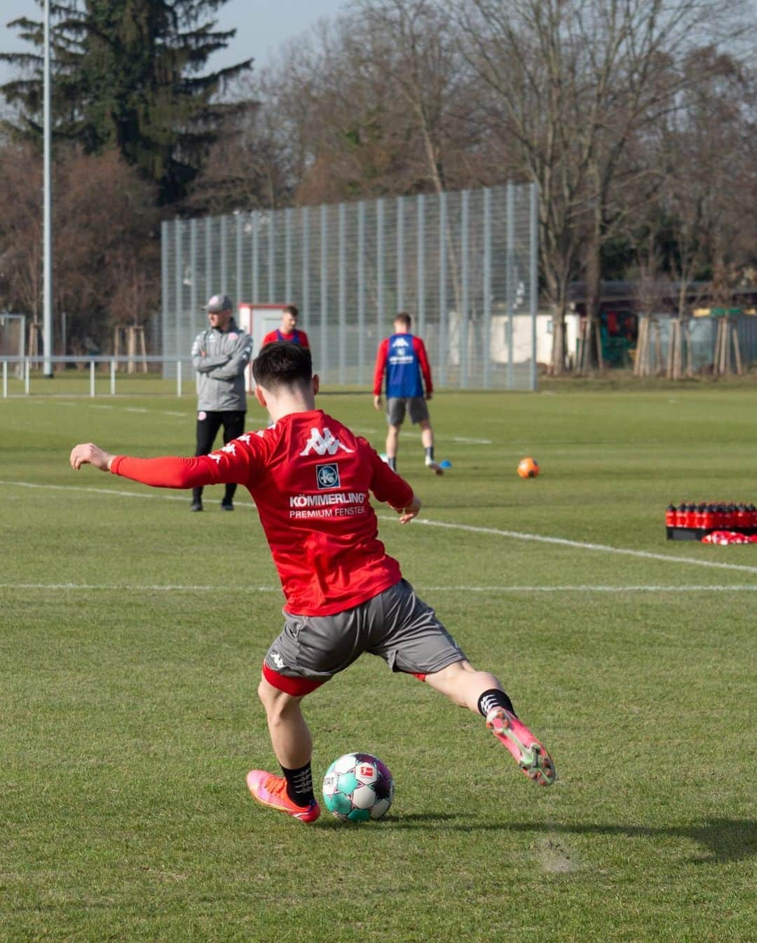 1.FSVマインツ05さんのインスタグラム写真 - (1.FSVマインツ05Instagram)「Bleib stabil, @finndahmen ! 💪🏼 Trainingsauftakt vor #M05FCA⚽️  #mainz05 #bundesliga #training」2月23日 23時15分 - 1fsvmainz05