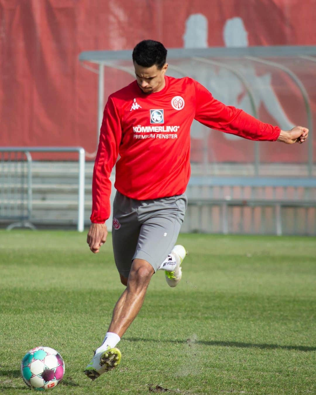 1.FSVマインツ05さんのインスタグラム写真 - (1.FSVマインツ05Instagram)「Bleib stabil, @finndahmen ! 💪🏼 Trainingsauftakt vor #M05FCA⚽️  #mainz05 #bundesliga #training」2月23日 23時15分 - 1fsvmainz05