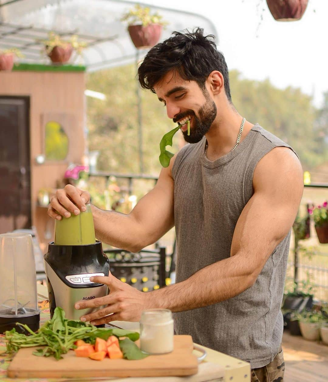 Karron S Dhinggraさんのインスタグラム写真 - (Karron S DhinggraInstagram)「Spinach & Papaya Smoothie 🌱  This smoothie is just the right amount of sweet, tart, and has some awesome natural detoxifiers like cucumber and lemon.  Just one glass and I already started to feel better.  Ingredients: 2–3 cups spinach (packed) 1/2 cup of yogurt(greek) 1/2 Papaya  or 1 apple 1 cup chopped cucumber Squeeze of lemon Large handful of ice  Instructions: 1. Add the spinach, yogurt and papaya to the blender and blend until combined.  2. Add cucumber and lemon juice, and blend for 2-3 minutes until completely smooth.  3. Add the ice and blend for another 30-60 seconds.   Pour into the glasses and serve immediately or store in the fridge for later!  Note: I personally use @agaro_lifestyle’s Nutri blender as it help me do the job in just few seconds which less hustle and almost zero noise. It operates on two modes- Low and High for effortless blending. You can check the product using the link:  https://amzn.to/3sXqu7X  #TheFormalEdit  #agaro #theagaro_lifestyle #blendwithagaro #agaroblender #theagarolifestyle #nutriblender #easysmoothie」2月23日 23時15分 - theformaledit