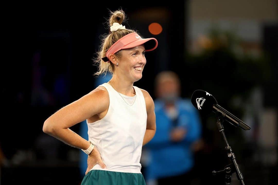 WTA（女子テニス協会）さんのインスタグラム写真 - (WTA（女子テニス協会）Instagram)「Fighting spirit 💪 #AdelaideTennis」2月23日 23時24分 - wta