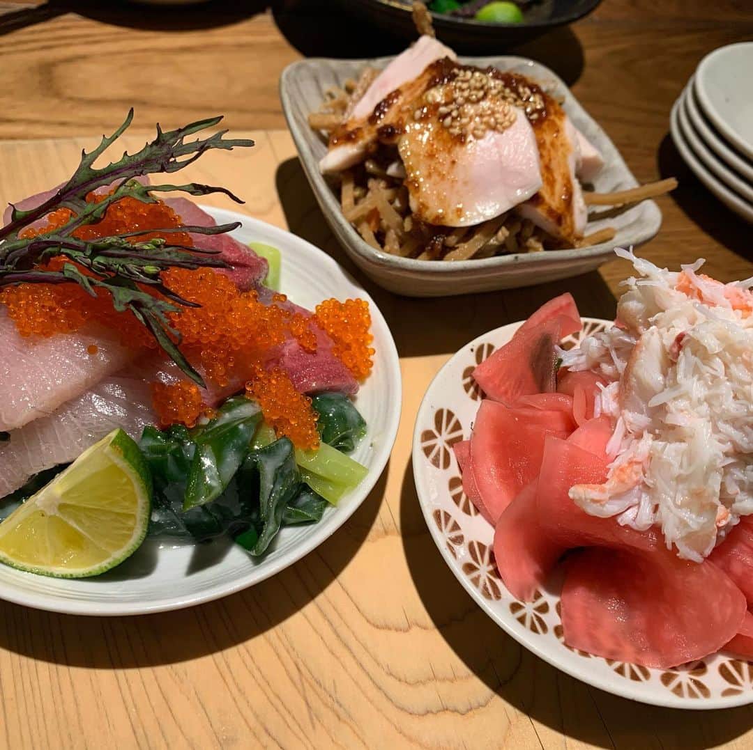 山田幸代さんのインスタグラム写真 - (山田幸代Instagram)「今日美味しいお店と出会えました。 京都のお野菜をお漬物のように漬けている野菜のお惣菜のお店🥬🍅 @isoism0715   明日のKBS京都の収録前に京都新聞さんに取材をしていただくことになり、先に京都に入りました😊 最近食べすぎていたので、3、4日節制していたので2、3kg落ちましたが、食はしっかりですね！  家族LINEにメールしたら、「美味しそうなの食べて〜」と山田Familyグループで話題になってました😆  店長もとってもいい人でほんとおいしかったでございます。  ありがとうございました！ またランチ行かせていただきます！！  #5時から夕飯 #サクッとご飯 #お野菜づくし  #うまい  #京都グルメ  #isoism」2月23日 23時25分 - lacrosseplayer_sachiyoyamada