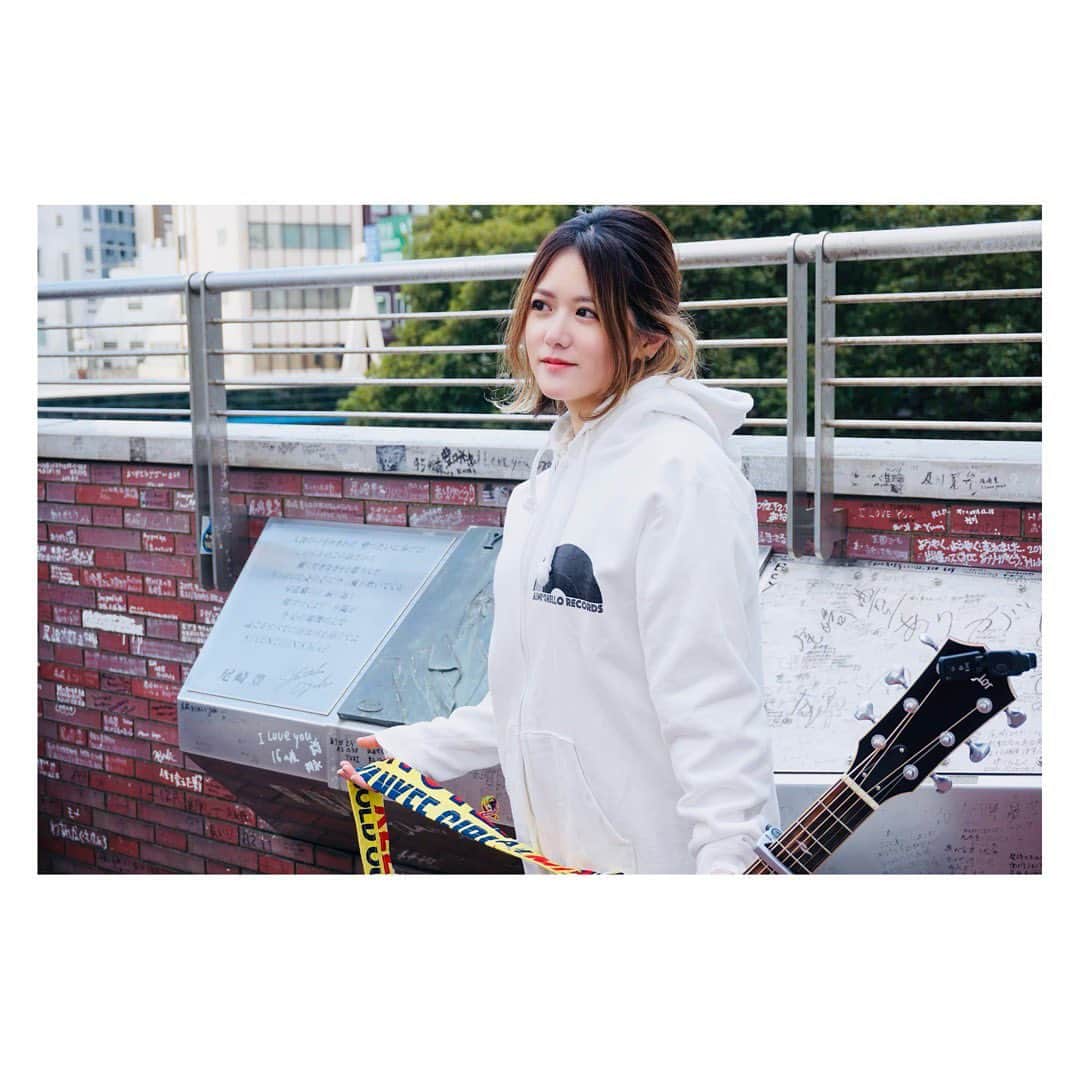 AIMIさんのインスタグラム写真 - (AIMIInstagram)「I LOVE YOU covered by AIMI🎸@尾崎豊記念碑前  ファンクラブコンテンツ ウェブラジオ📻  https://aimi-official.com/signup」2月23日 23時27分 - my_name_is_aimi