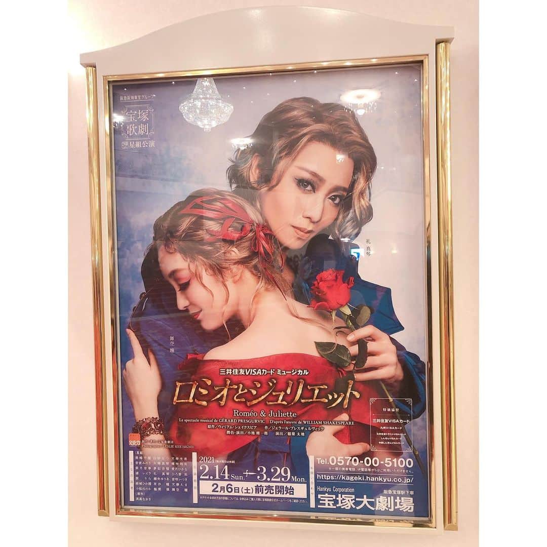 のインスタグラム：「先日はロミジュリ観劇しました⭐️ 感動💖💖 なんて素敵な物語なんだろう。。。トップのお二人のダンスに魅了されました！！ #宝塚 #ロミオとジュリエット #星組」