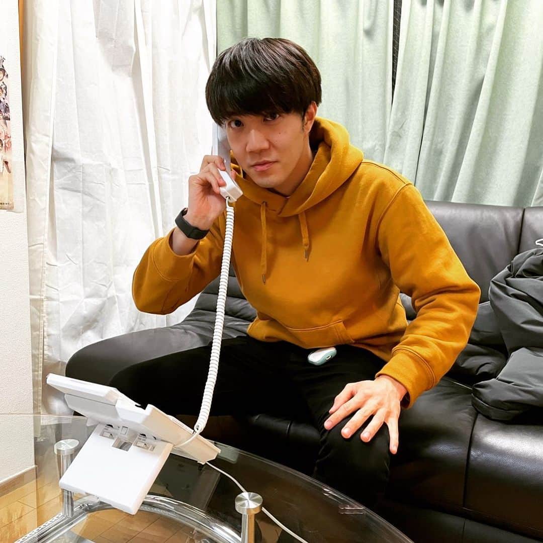 中澤卓也さんのインスタグラム写真 - (中澤卓也Instagram)「おばんです〜、明朝は#文化放送 さん #走れ歌謡曲 の留守電コーナーに出演します👍 なんと、今日で留守電コーナーはラスト👀中澤卓也はちゃんとラストを飾ることが出来たのか？！笑 お楽しみに〜🤤  #おばんです #ラジオ収録 #みんな聞いてね #日本クラウン #約束 #中澤卓也」2月23日 23時41分 - takuya_nakazawa.118