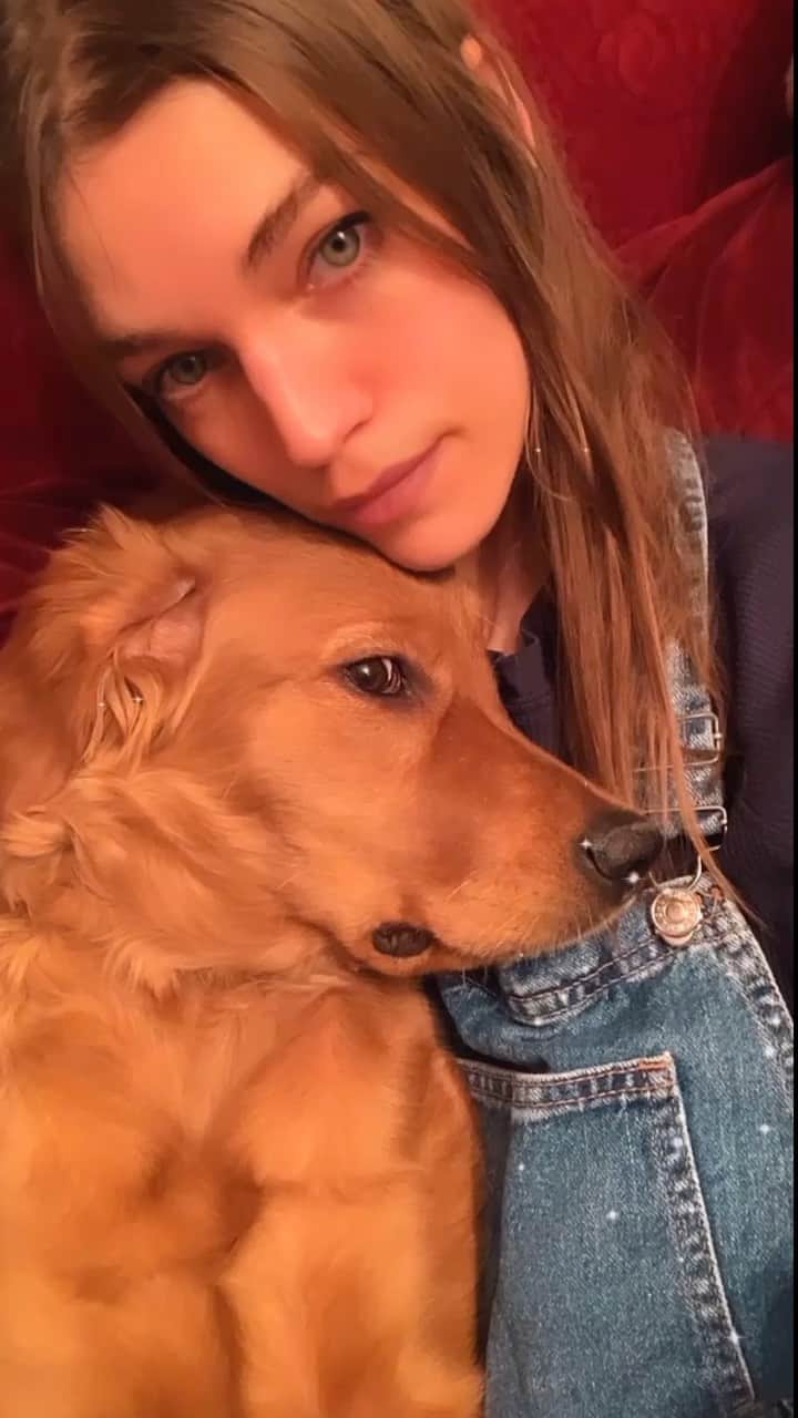 サマンサ・グラドヴィルのインスタグラム：「My heart 💕 @auroratheredgolden #dogmom #puppylove」
