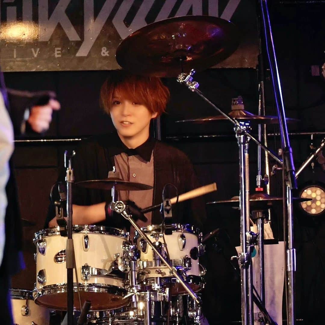 Yusukeのインスタグラム：「#ライブが好き  #ライブ配信  #heroyusuke  #渋谷みるきーうぇい  #shibuyamilkyway  #visualkei #ドラム#drums #hero #ライブ」