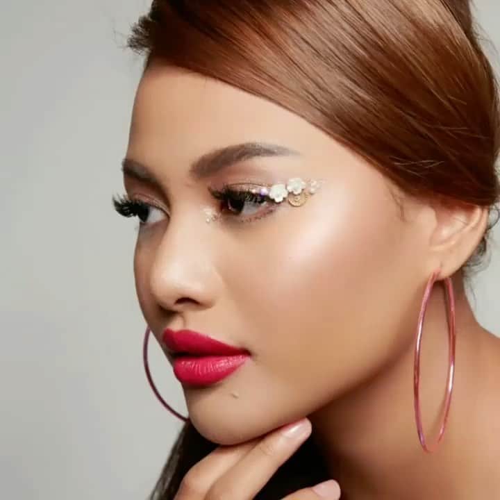 ASHANTY BEAUTY CREAM OFFICIALのインスタグラム：「Dapatkan semua produk Ashanty hanya di instagram official @ashantyid 💙  Perawatan wajah dan tubuh percayakan pada Ashanty Id 😘 Dapatkan produk - produk Ashanty hanya di Instagram official @ashantyid atau kamu bisa langsung kunjungi masing - masing instagram produk : • Day Skin Official @dayskin.official  • Ashanty Beauty Cream @ashantyid  • Ashanty Beauty Cosemtics @ashantybeautycosmetics  • Aurelloly Cosmetics @aurellolycosmetics  • Ashanty Softlens @ashantybeautycare.id  • Ashanty Korea Kosmetics @kcosmetics.official  • Ash Juice @ash.juice  • Acio Plus @acioplusofficial  • Afc Life @afclife_byasix  • Lumiere dan ayam asix @lumierepondokindah @ayamasixpondokindah   Happy Shopping 🛍」