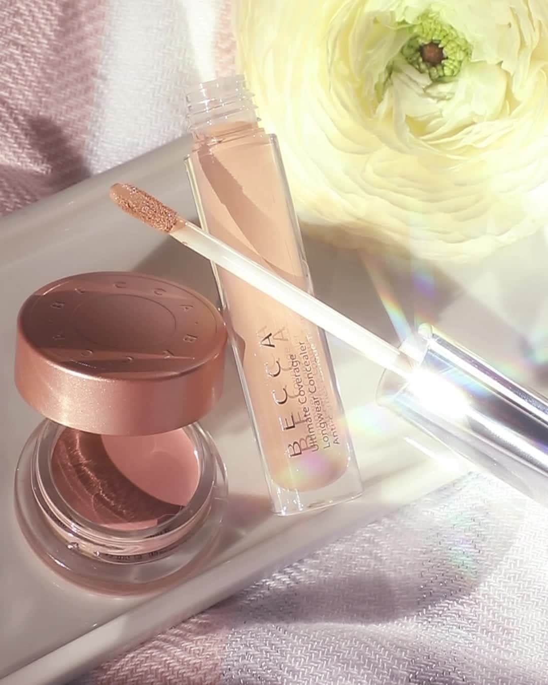BECCAのインスタグラム：「Made for each other.   Under Eye Brightening Corrector brightens, corrects, and neutralizes dark circles, and Ultimate Coverage Longwear Concealer instantly camouflages blemishes and discoloration while smoothing the skin’s texture. #BECCABrightEyes  Just restocked at @Sephora & @SephoraCanada.」