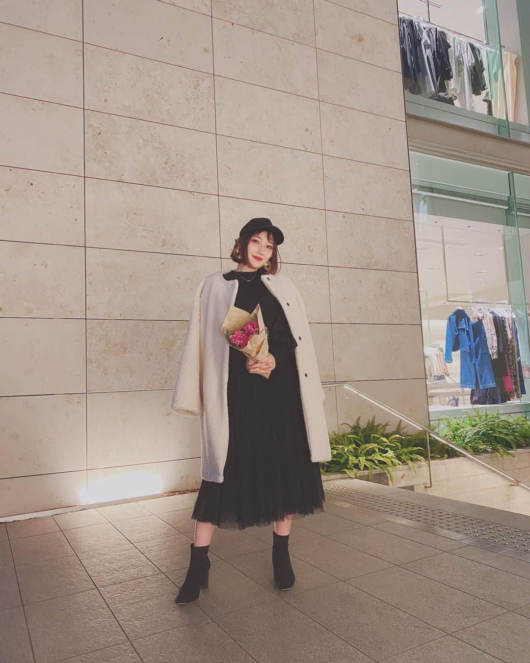 黒川沙良のインスタグラム：「HAPPY BIRTHDAY TO ME🤍 今年のテーマは没頭と逆算🤍 みんなをたくさん喜ばせることが出来る年になると思う🤍 最高の１年になる未来が浮かんでいるよう🌎   みんなぁぁぁあああぁぁあ😃 これからもよろしくねっ❤️  #感謝 #ありがとう」
