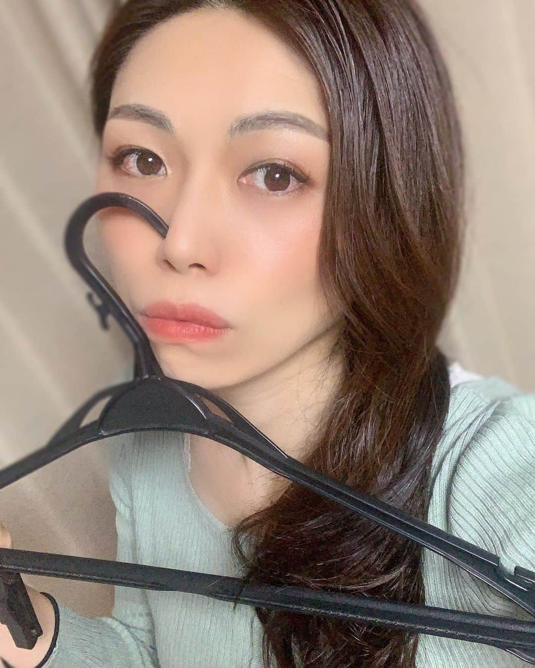 小林アナさんのインスタグラム写真 - (小林アナInstagram)「39歳　独身  洋服も  私も  干しっぱなしには  しないでね  #シリーズリア充女」2月24日 0時03分 - genkobiribiri