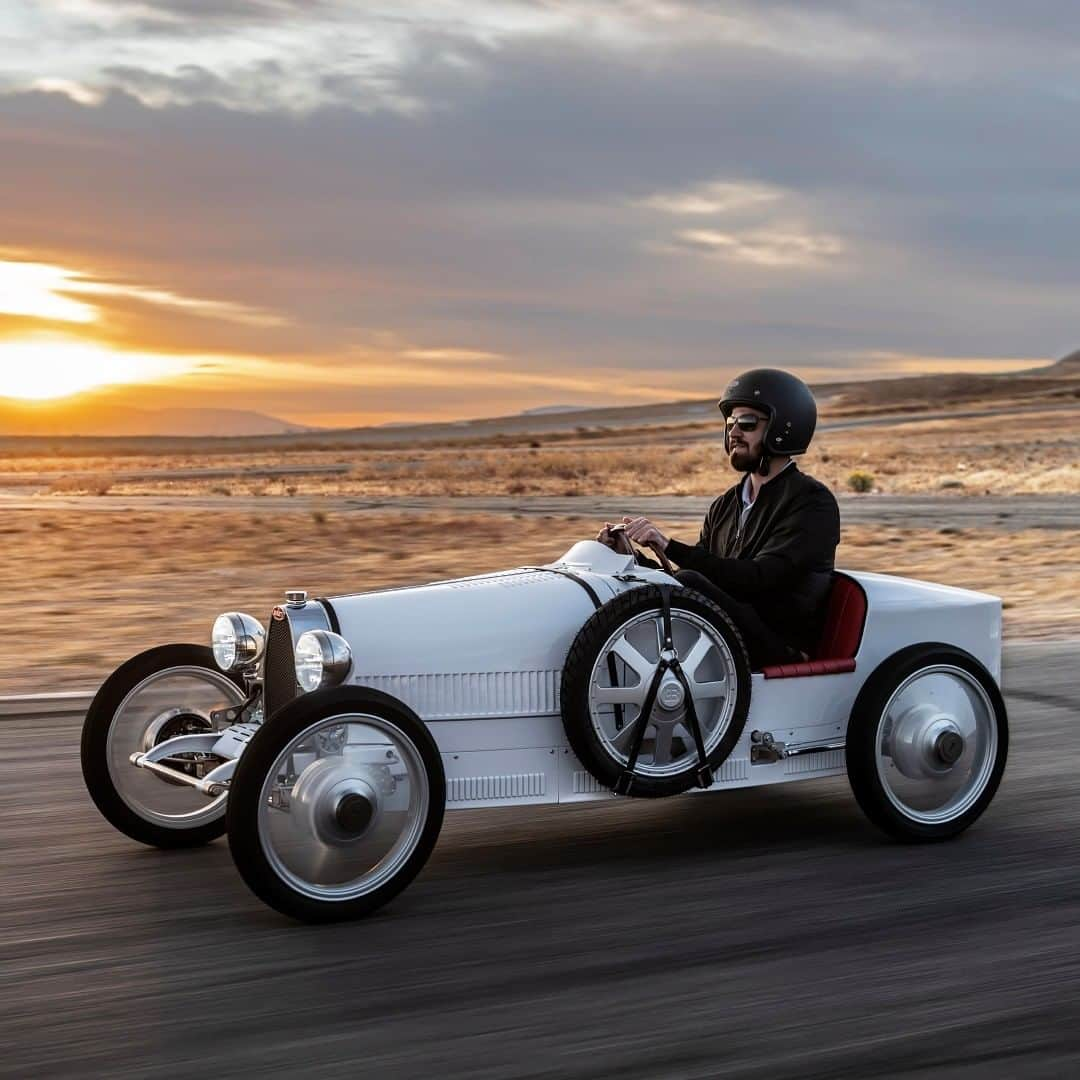 ブガッティさんのインスタグラム写真 - (ブガッティInstagram)「A few lucky BUGATTI enthusiasts had the chance to drive the BUGATTI Baby II at top speed in its delimited “speed key” mode on the historic racetrack at the renowned Willow Springs International Raceway. The Southern California sunset always creates a spectacular setting.   #BUGATTI #BUGATTIBabyII #BABYII」2月24日 0時10分 - bugatti