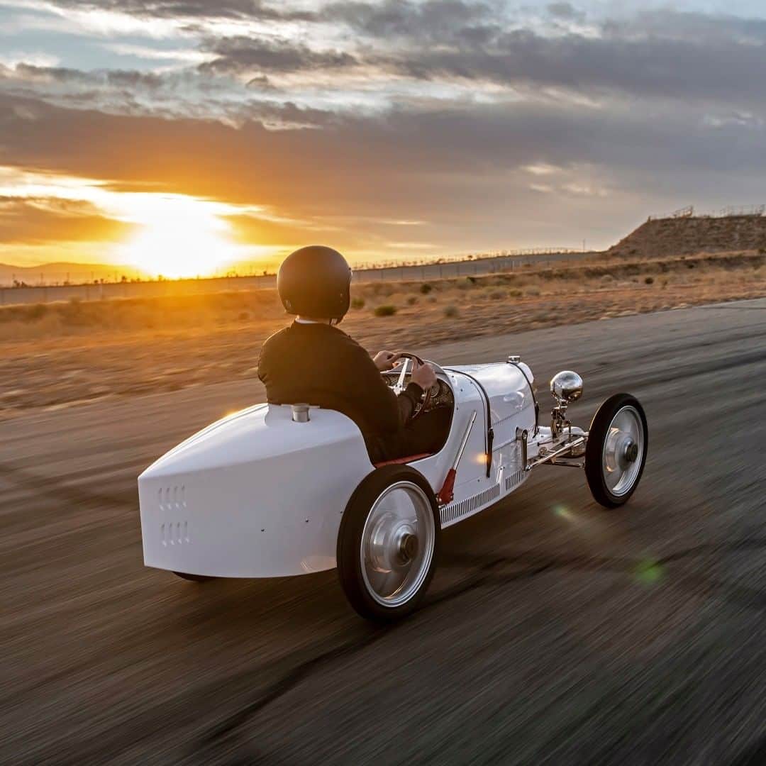 ブガッティさんのインスタグラム写真 - (ブガッティInstagram)「A few lucky BUGATTI enthusiasts had the chance to drive the BUGATTI Baby II at top speed in its delimited “speed key” mode on the historic racetrack at the renowned Willow Springs International Raceway. The Southern California sunset always creates a spectacular setting.   #BUGATTI #BUGATTIBabyII #BABYII」2月24日 0時10分 - bugatti