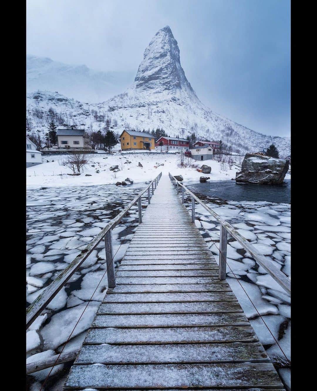 instagoodさんのインスタグラム写真 - (instagoodInstagram)「@philipesterle h a m m a r s k a f t e t 12144⁠⠀ ⁠⠀ The pinnacle of Hammarskaftet, with thick clouds obscuring the mountains behind.⁠⠀ ⁠⠀ Reine, Nordland, Norway⁠⠀」2月24日 0時12分 - instagood