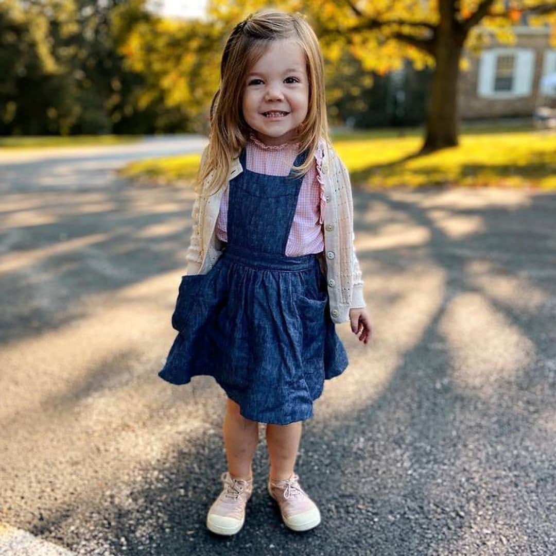 ベンシモンのインスタグラム：「Bientôt l'été chez Bensimon ! ☀️🌿 ​ ​📸 @sweetsolenne  #bensimon #mode #tennis #kids #kidsfashion #tennisenfant #summer」