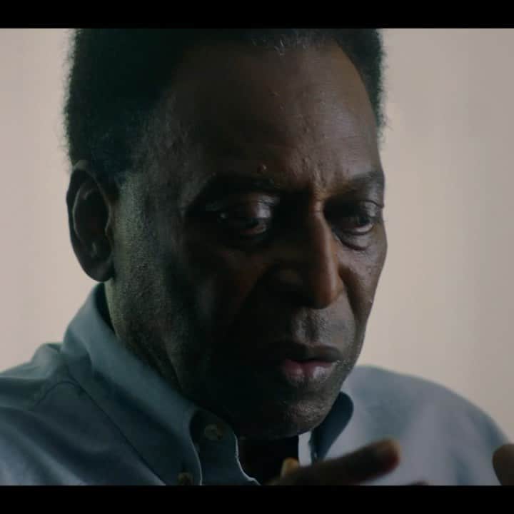 のインスタグラム：「Hoje é o grande dia! Vou reviver o passado. Vou lembrar dos tempos difíceis que o Brasil passou e da nossa luta para trazer um pouco de alegria para os brasileiros. Assistam ao documentário sobre a minha história, que estreia hoje no @NetflixBrasil.   //   Today is the big day! I will relive the past with you. I will remember the difficult times that Brazil went through and our struggle to bring a little joy to the Brazilians. Watch the documentary about my story, which is now available on @Netflix.」