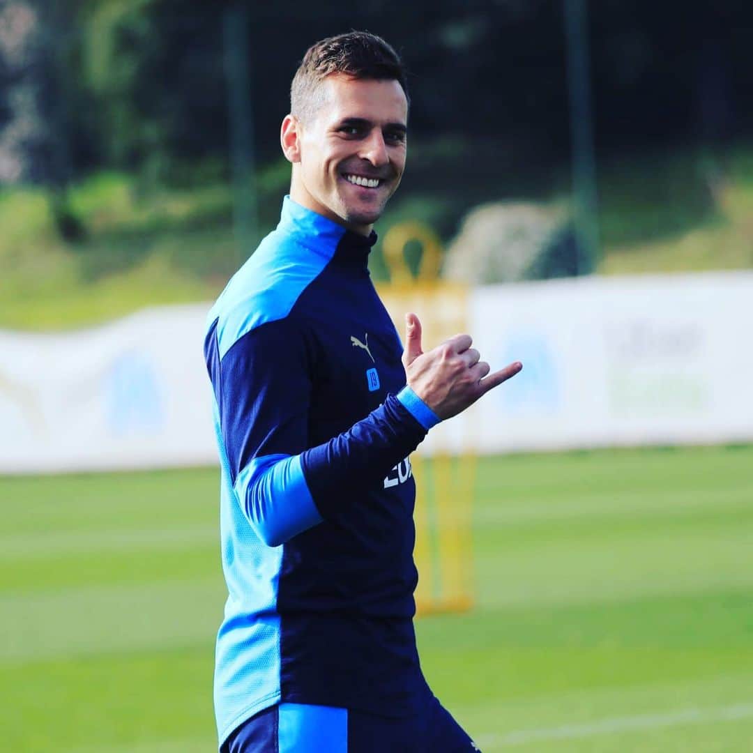 アルカディウシュ・ミリクのインスタグラム：「Ready 💪💪🔵⚪️」