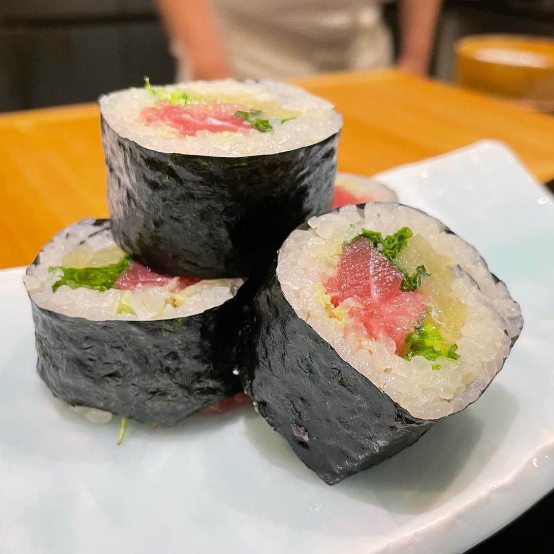 SUSHI KANDA • 寿司神田のインスタグラム：「Maki maki maki maki  Made from chef Hato.   For reservation: 02.712.6639 or 099.606.0013 Or add us on Line @kandarestaurants  #sushikanda#sushi#japanesecuisine#sashimi#foodporn#aroi#aroiibkk#ginraidee#paigingun#wongnai#edtguide#bkkmenu#starvingtime#寿司神田#」