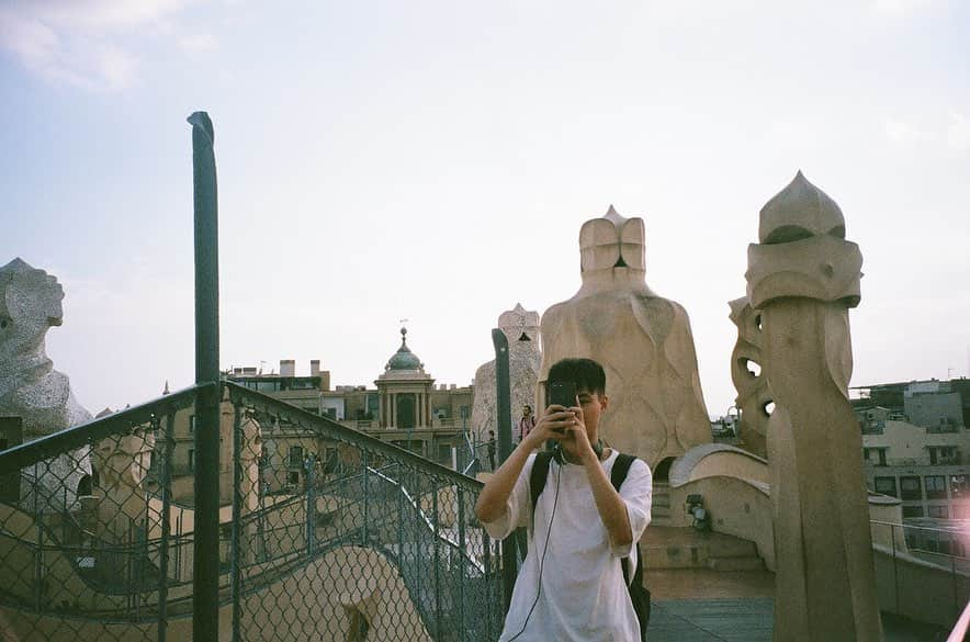 葉晟睿さんのインスタグラム写真 - (葉晟睿Instagram)「Dear no one ... 💌 ⠀ ⠀ (📷/ @thisisfeliciayeh ） ( Le Pedrera-Casa Milà, Cabo da Roca, Park Güell, Casa Batlló, Setas de Sevilla) ⠀ ⠀ #kalvintravel #kalvintravel🇪🇸 #kalvintravel🇵🇹 #casabatlló #parkguell #setasdesevilla  #lepedrera #casamilà #casamila  #cabodaroca #cabodarocaportugal」2月23日 15時50分 - kalvin.yeh