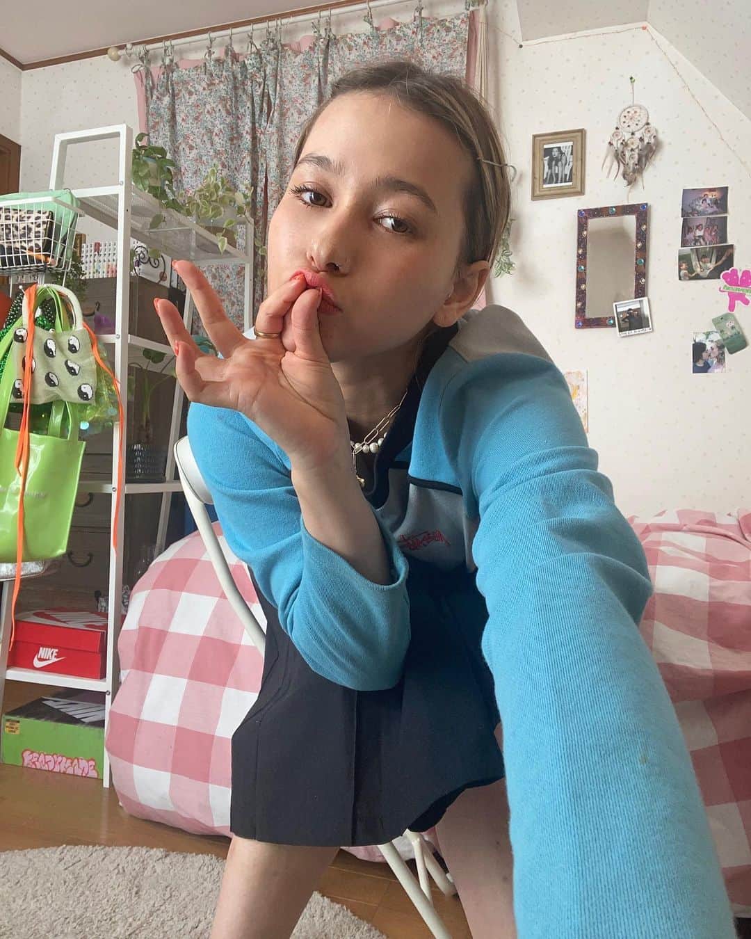 のインスタグラム：「on my mind ❤️🤪🧬🗽🦋⭐︎:* 🤡🧡🗼✨🤢」