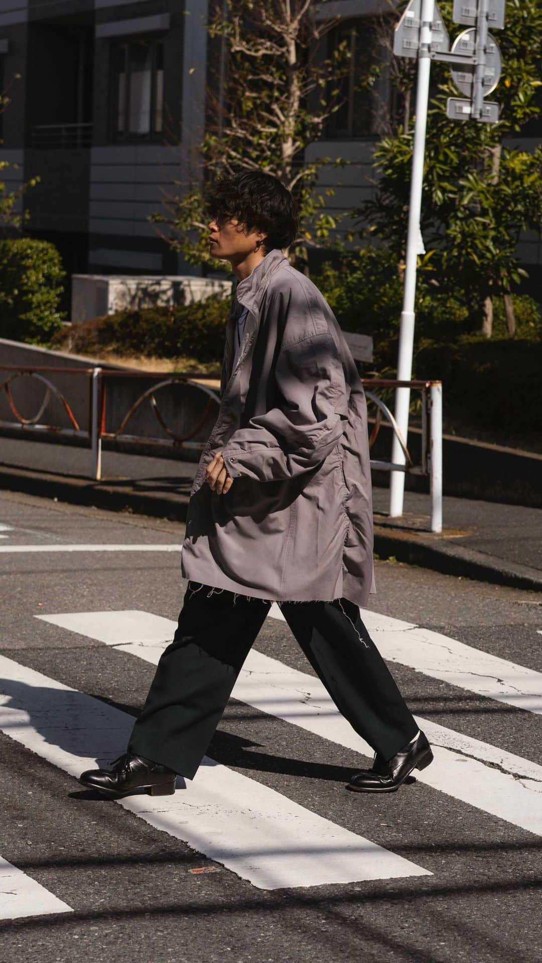 のインスタグラム：「Today's outfit coat:#issuethings tee:#warder pants:#yoketokyo shoes:#leyuccas」