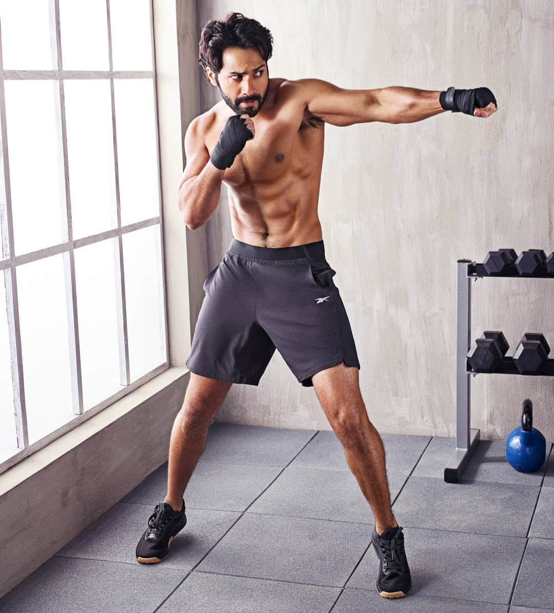 Varun Dhawanさんのインスタグラム写真 - (Varun DhawanInstagram)「Legacy⚡@reebokindia  #nano #shoeoffitness #trainingcollection」2月23日 15時52分 - varundvn