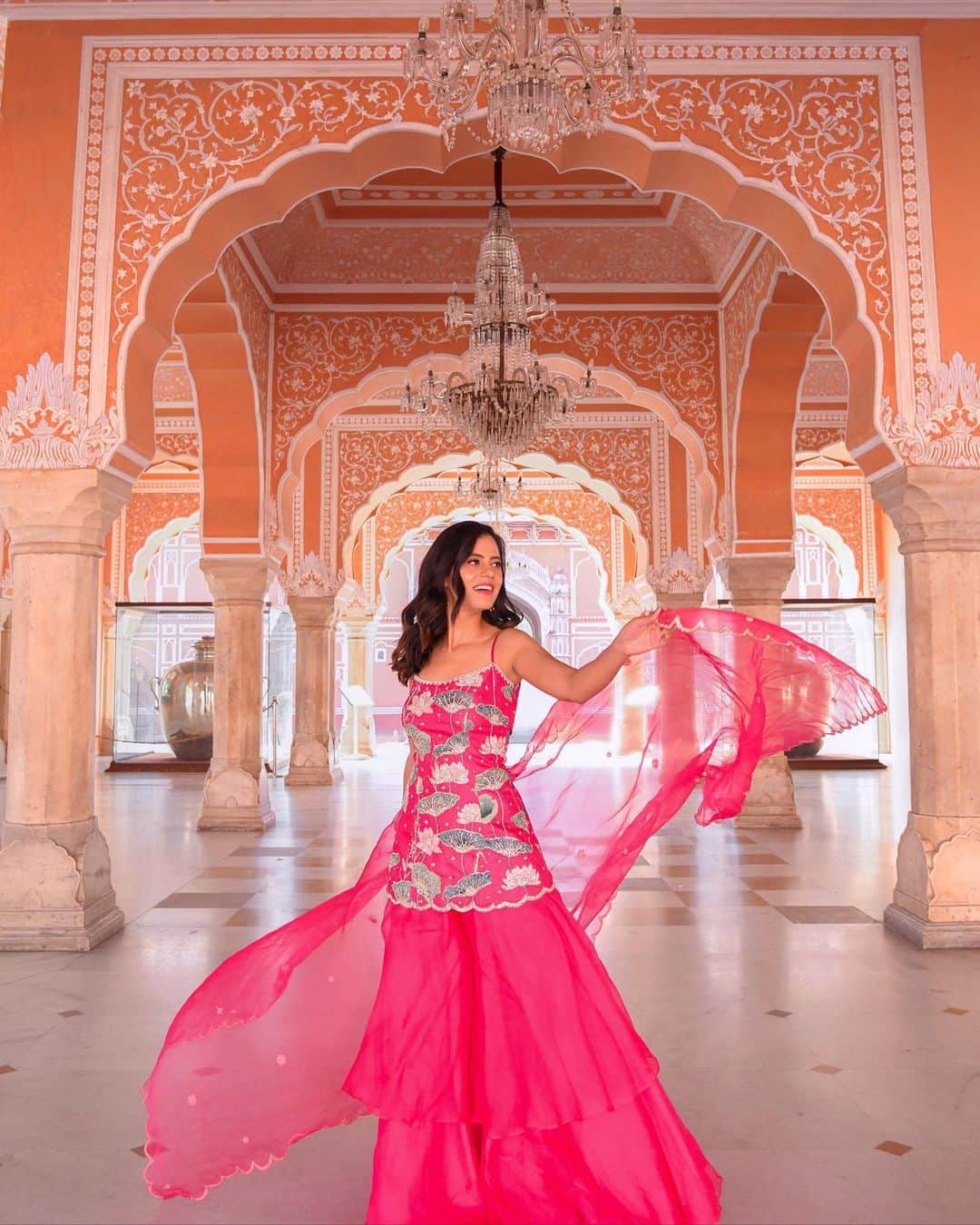 Aakriti Ranaさんのインスタグラム写真 - (Aakriti RanaInstagram)「Happiness is twirling in a new outfit at a pretty place!   How gorgeous is Jaipur’s City Palace?! This beautiful palace represents the rich culture Jaipur still holds on to. The walls are beautifully sculpted and decorated with mirrors and hand paintings. You will also witness how detailed the carvings are done on the roofs of the palace 😍  Outfit from @aayushimaniarofficial @connectedforfashion  📸 Shot by @thirddimension   #aakritirana #traveller #jaipur #rajasthan #ootd #outfitoftheday #citypalace #incredibleindia #travelblogger #indiantravelblogger #fashion #ethnicwear #indianwear」2月23日 15時58分 - aakritiranaofficial