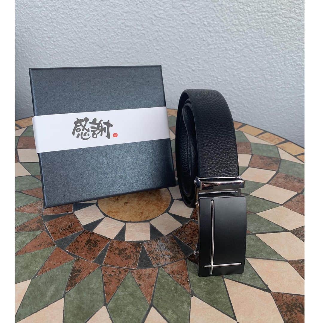 のインスタグラム：「✨🎁✨モニターキャンペーン✨🎁で素敵なベルトをお試しさせて頂きました!!  柔らかい牛革は高級感があり、お値段以上の品質でした!! ビジネスにもカジュアルにも使えそうなデザインなので、幅広い年代で使えそうです‧✧̣̥̇‧  ギフトBOX付きなので男性へのプレゼントに悩まれている方にぜひオススメです😊‧✧̣̥̇‧  . ⭐️ただいまキャンペーン中〜⭐️ ベルト メンズ ビジネス 紳士 ベルト 無料配布中 ご希望の方は( @servicejp2018 )さんへDMお願いします!!  #servicejp2018 #ベルト #メンズ #ビジネス #紳士 #調整簡単 #1年品質保証 #自動ロック式バックル #プレゼント #プレゼントキャンペーン #プレゼント企画 #プレゼントキャンペーン中 #プレゼント企画中」