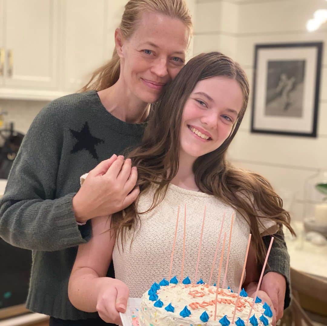 のインスタグラム：「Thanks to all of you for the sweet birthday wishes! I’m feeling the love. 💗」