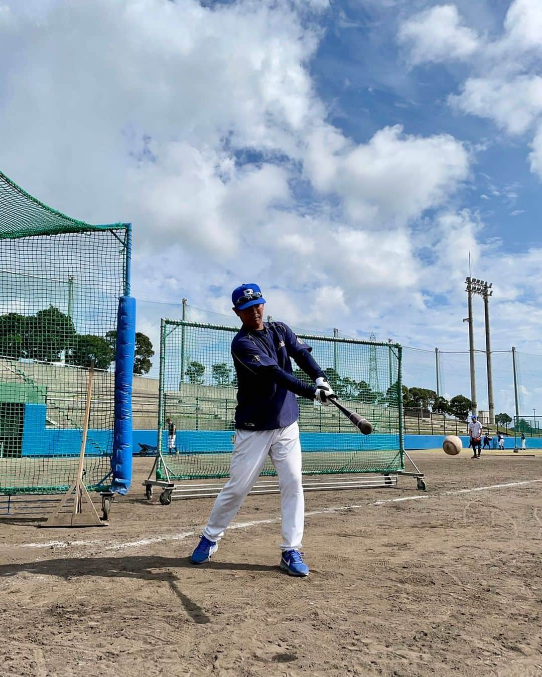 清水直行さんのインスタグラム写真 - (清水直行Instagram)「今日も元気に練習ですよー もちろん、ノックも打ちます  #琉球ブルーオーシャンズ #野球 #沖縄  #野球場 #沖縄野球」2月23日 16時21分 - naoyuki_shimizu_