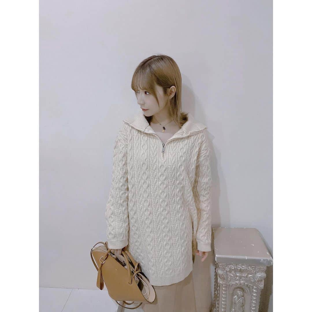 山内あいなさんのインスタグラム写真 - (山内あいなInstagram)「載せ忘れた服多め☕️🧸🤎 このバッグ春もたくさん使いたくて楽しみなのです☺️💭  Bag @jilsander  Tops @lilyboutique_official  Skart @maisonmargiela」2月23日 16時25分 - ainayamauchi3131