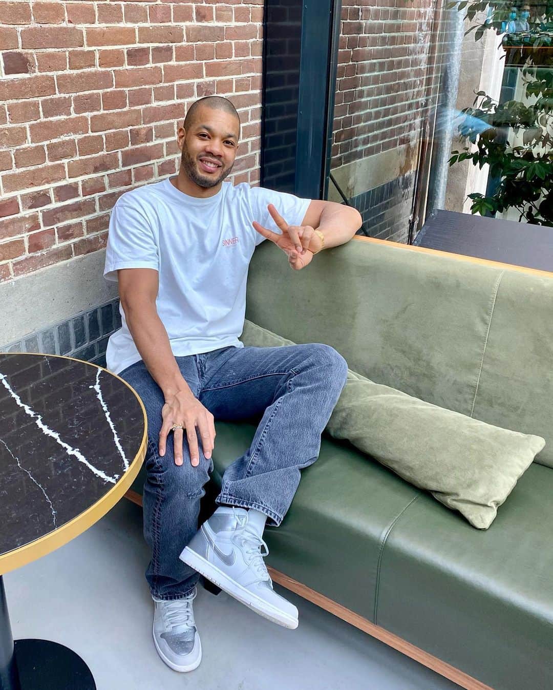 カルフィン・ヨン・ア・ピンのインスタグラム：「Got me some DS Jordan’s 1 Japan 😊」