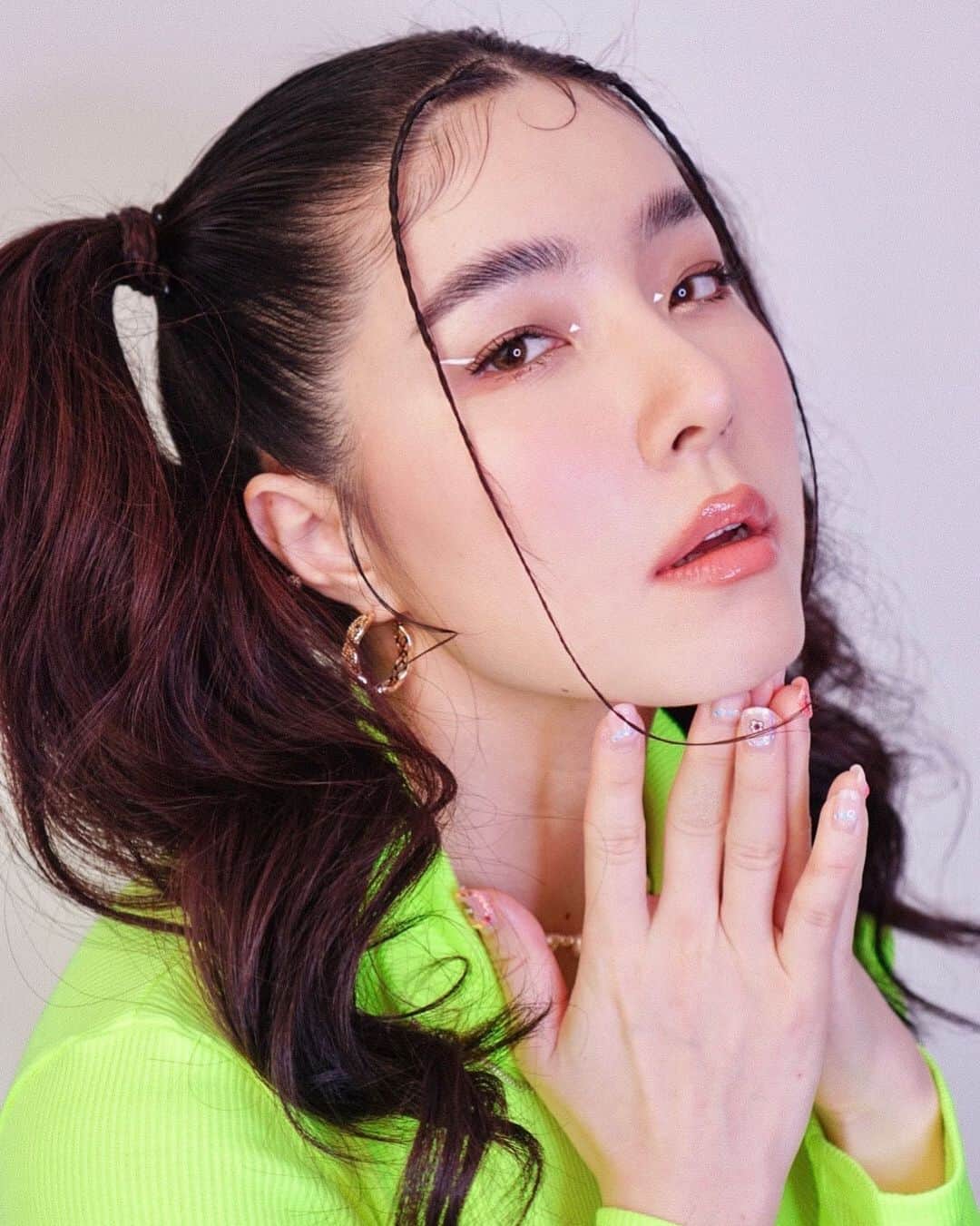 GYEON SEOのインスタグラム：「_* be the energy that you want to attract 💚 . . @yalenass  @khantarot_ball」