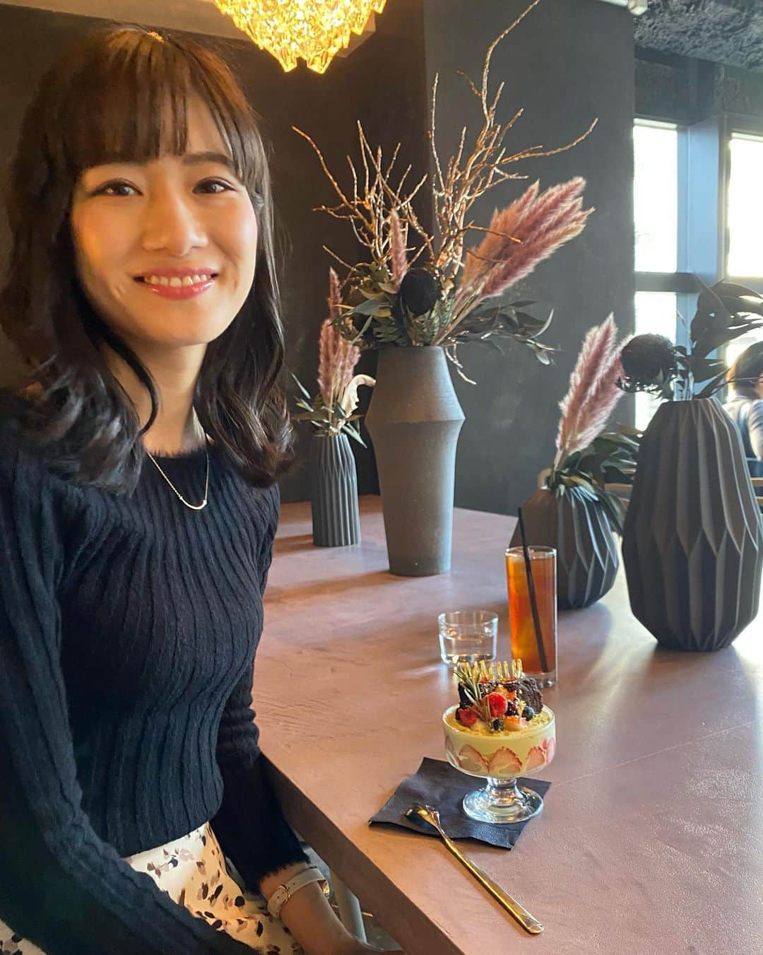 釜井美由紀さんのインスタグラム写真 - (釜井美由紀Instagram)「今日もぽかぽかと暖かかったですね☀️﻿ ﻿ 近所をお散歩していたら 気持ちがいいけど花粉が辛かったです…😂　しっかり対策しないと😷﻿ ﻿ ﻿ 写真はだいぶ前ですが﻿ 〆パフェ専門店に行った時の🍨🍓﻿ ﻿ ﻿ #initial #中目黒 #パフェ #シメパフェ #〆パフェ #sweets #東京スイーツ #カフェ巡り #中目黒カフェ #ピスタチオ #いちご」2月23日 17時16分 - miyuki.kamai