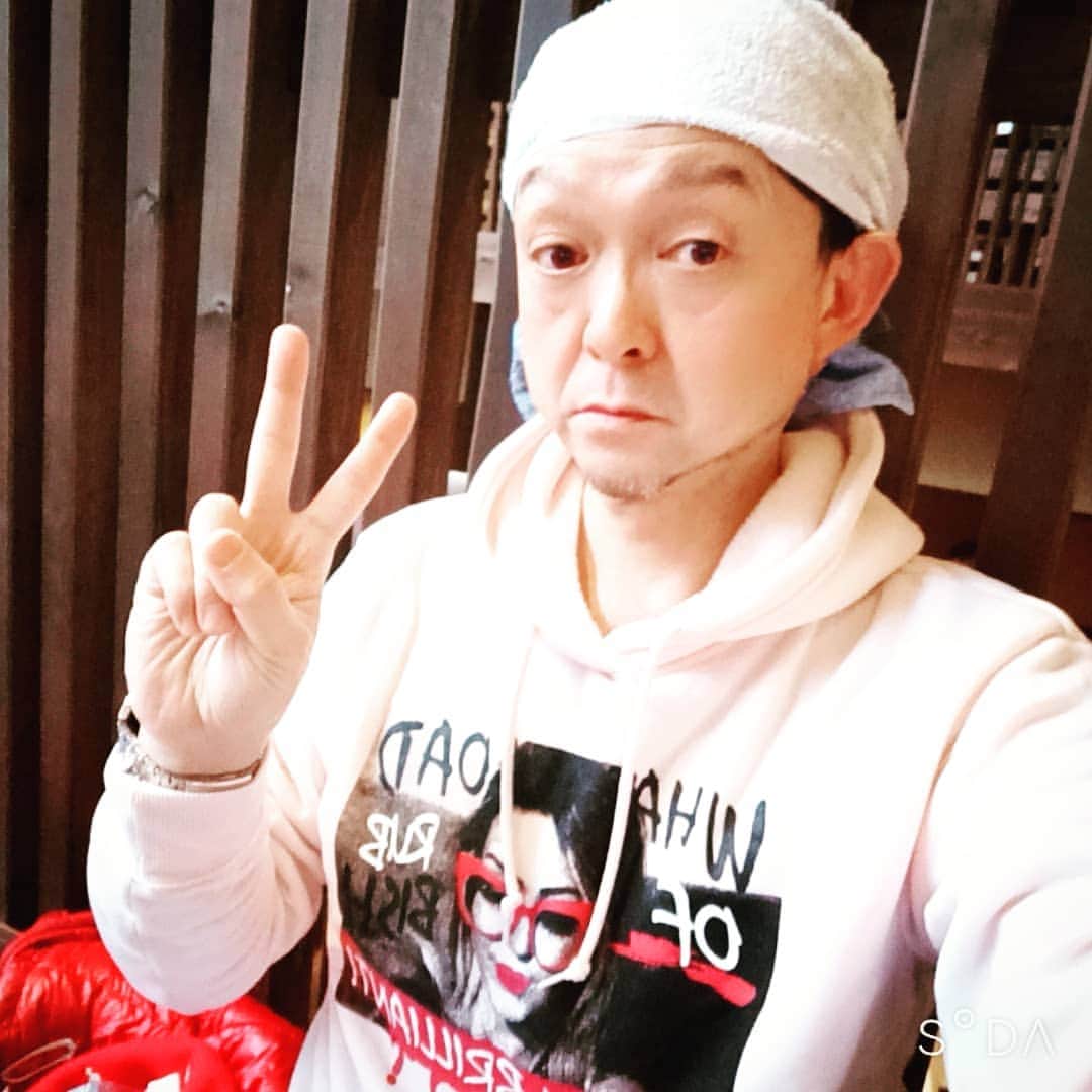 松本隆博のインスタグラム：「。 ラジオ収録後、温泉で さっぱり～なう(^-^)(^_^) ♨️☺️♨️ 休日でもあり大入り満員 でした洗い場も脱衣場も いっぱいです(*Ü*)！！ コロナこのまま消え失せて 欲しいわ～ほんと。祈るわ  ～人生遊歩道～」