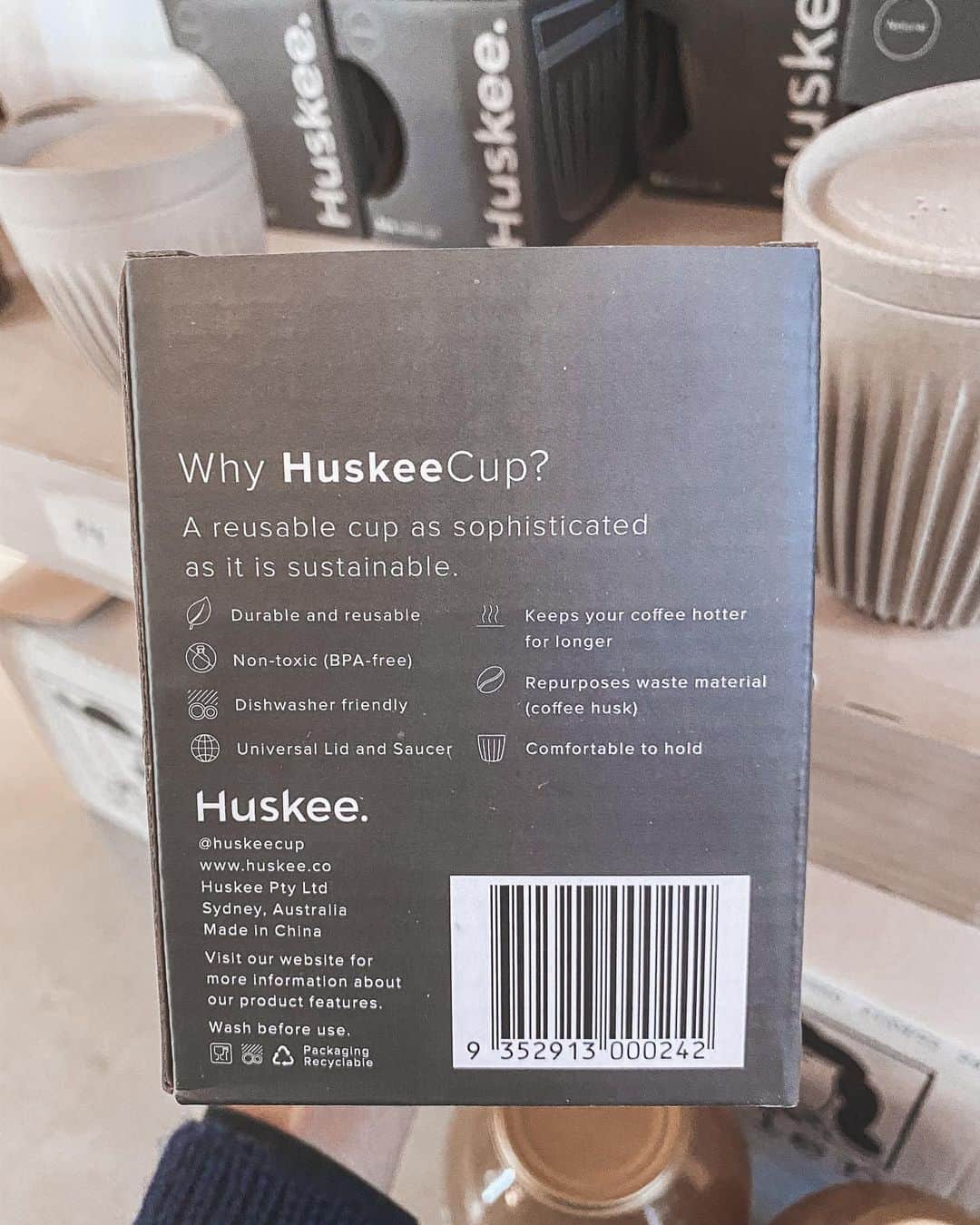 MARIEさんのインスタグラム写真 - (MARIEInstagram)「エストニアのパン屋さんで使われていた﻿ オーストラリアの【Huskee cup】☕️﻿ ﻿ コーヒー豆の捨てられるはずだった﻿ 皮から作られているんです！﻿ ﻿ コーヒー業界の廃棄物を減らして古いカップから﻿ また新しくカップを作り再利用する事ができます☕️﻿ なんともサステナブル🌿﻿ ﻿ 保温性も高くて重ねやすくてスタイリッシュな﻿ デザインだから欲しくなりました♡﻿ ちなみにAmazonでも売っていました☺️﻿ ﻿ エストニアでは持ち帰り用のカップでは﻿ 蓋も紙でできている事が多かったです！﻿ マイカップを持ち歩く事も大切だけど﻿ 提供する側が環境に優しい素材を﻿ 使ってくれるのはやっぱり嬉しい🌍🧡」2月23日 17時11分 - marie.328